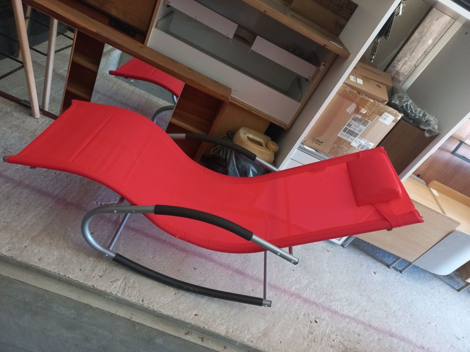 Șezlong nou roșu