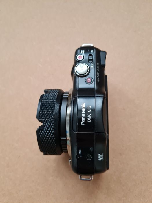 Продавам focus free Panasonic Lumix GF3 combo