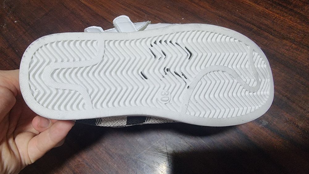 Костюм шим тройка 6-7 йошга+ Янги кроссовка 30 размер кошиб бераман
Юн