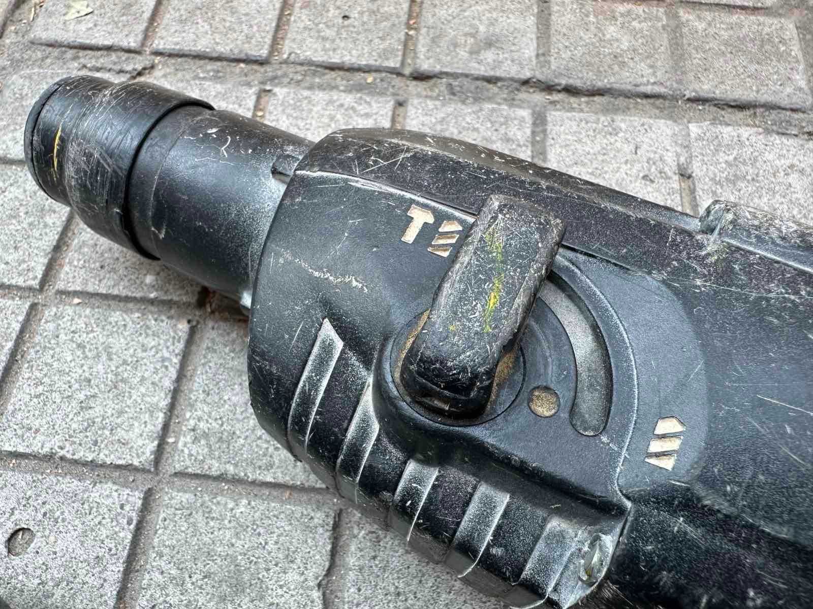 Перфоратор Makita HR2020