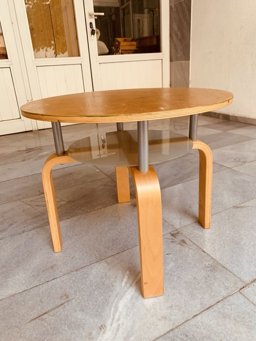 Скандинавска холна/кафе маса – огънати крака, дърво + метал