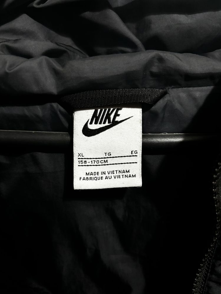 Спортно яке Nike