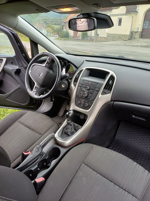 Vând Opel.astra J,Motor 1.400 cm benzina An 2011 Euro5