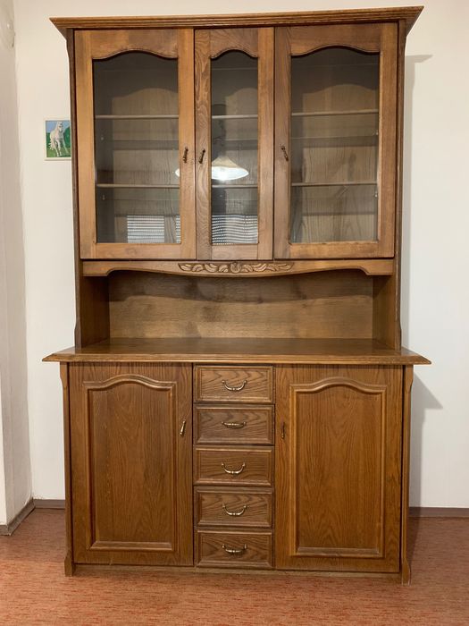 Дъбов Шкаф/Витрина в отлично състояние.