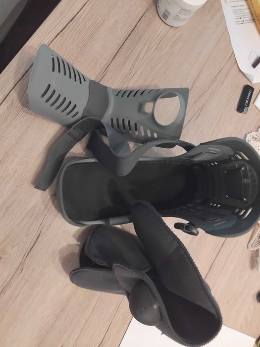 Vând orteză pt picior Rebound Air Walker