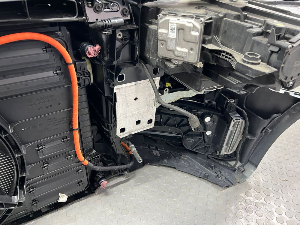 Bot/ Fata Completa Audi A3 8V E tron Faruri Bara Trager Capota Aripa