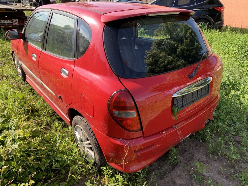 Дайхатсу Сирион Daihatsu Sirion 1.3i 4x4