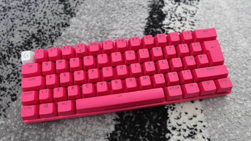 Клавиатура Logitech G Pro 60 — розовая, игровая