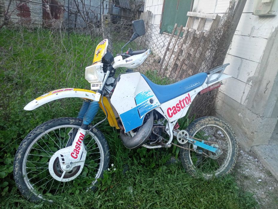 Vând cross Suzuki defect
