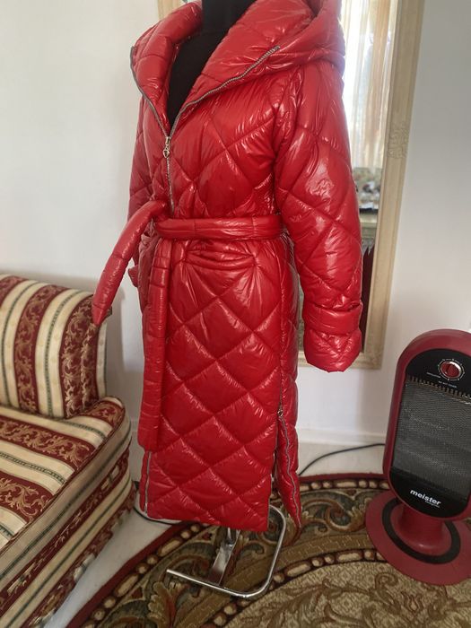 Jacheta matlasata lunga cu buzunare ,cordon si gluga mare