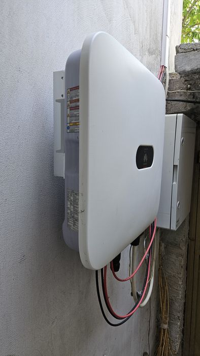 Соларен трифазен инвертор HUAWEI SUN2000-8KTL-M1 + подарък