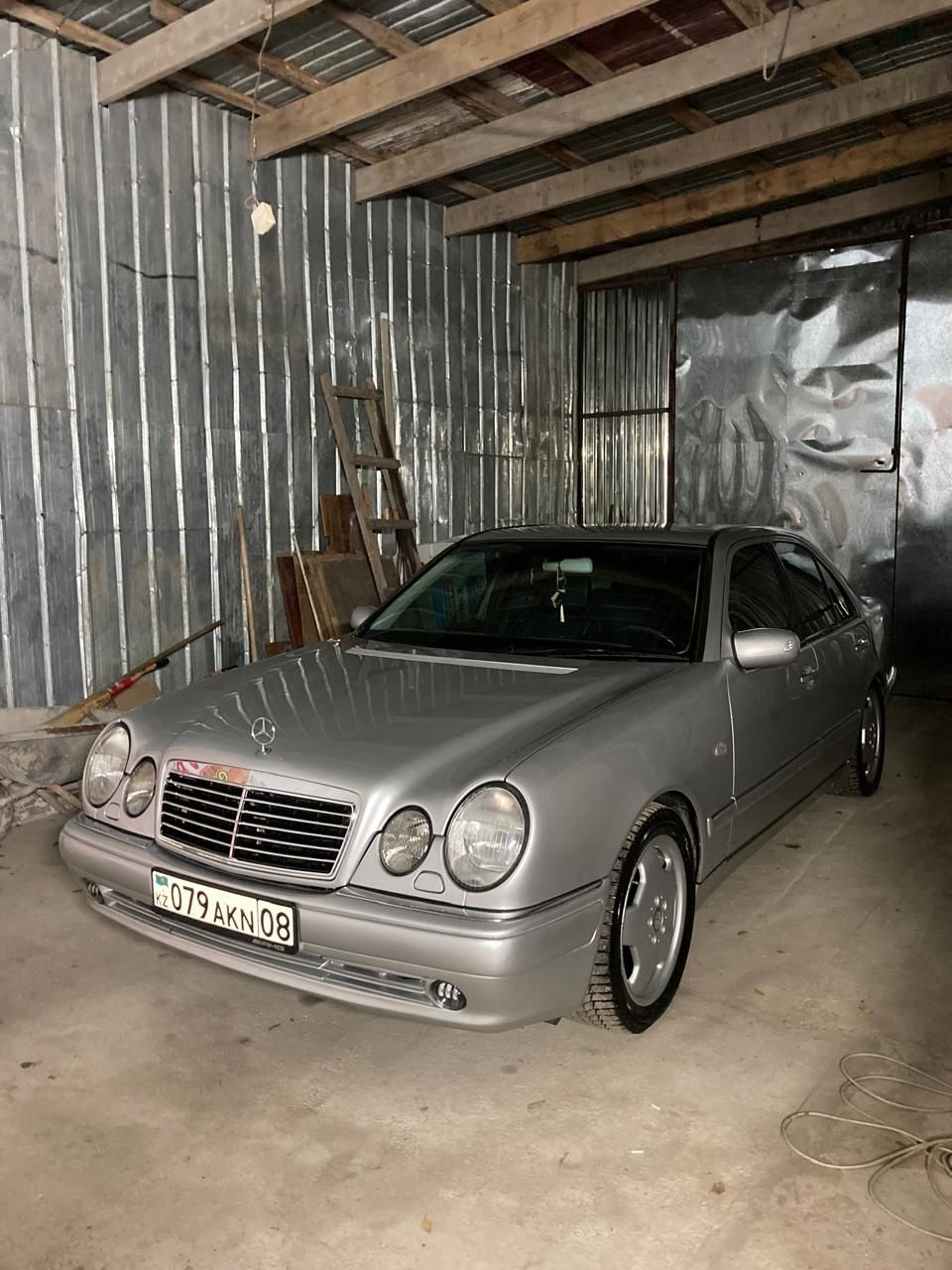 Мерседес w210 передний и задний бампер, пороги продаётся