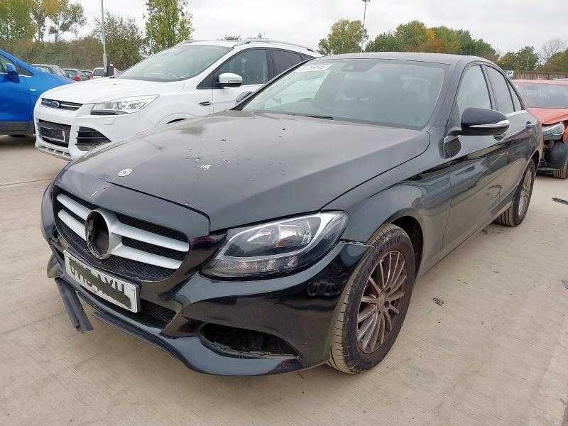 Dezmembrez mercedes 220  2015