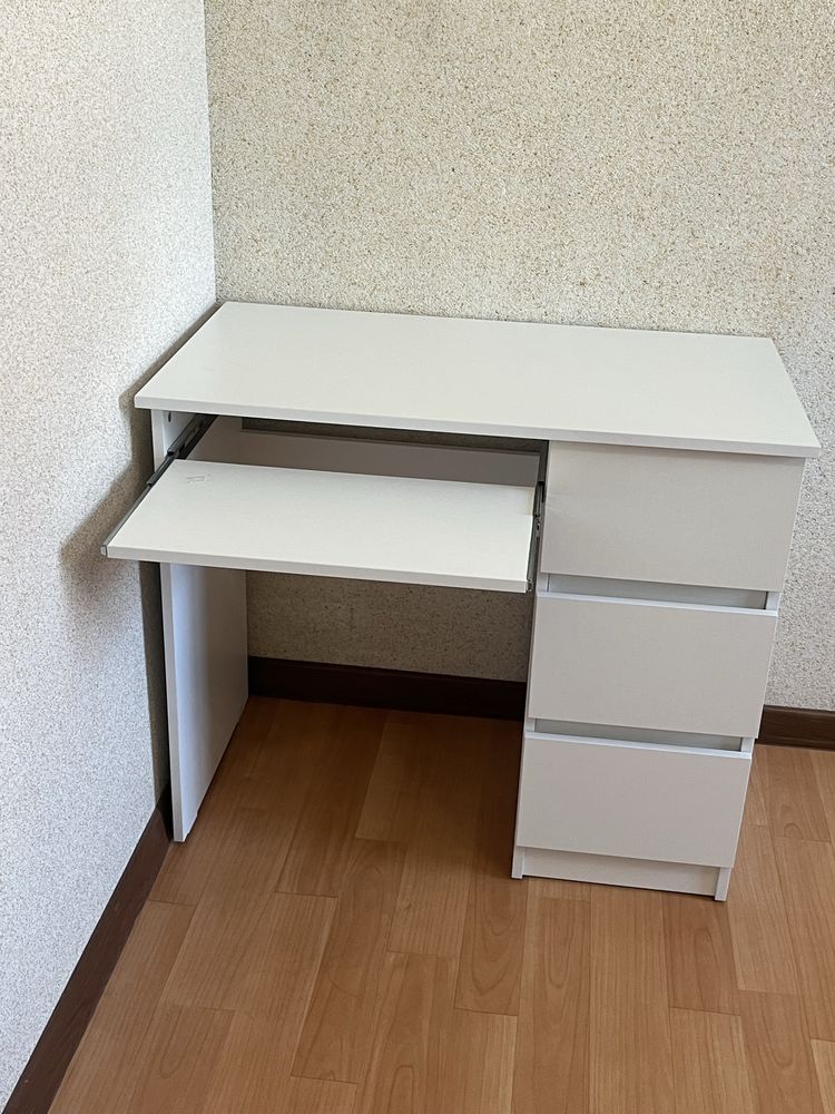 Продам стол компьютерный