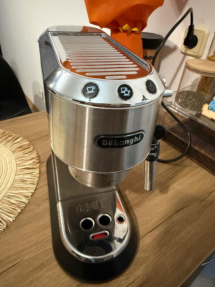Кафемашина DeLonghi EC685