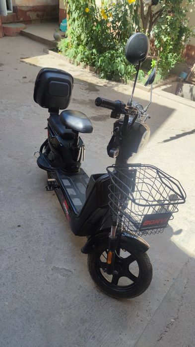 Скутер черный пантера бонви