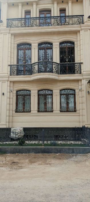 Изготовление Навесы перила двери ворота разной сложности и размеров.