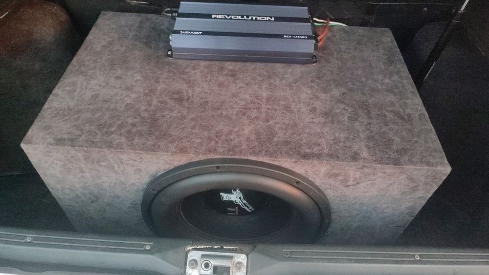 Продам сафбуфер качает достойно