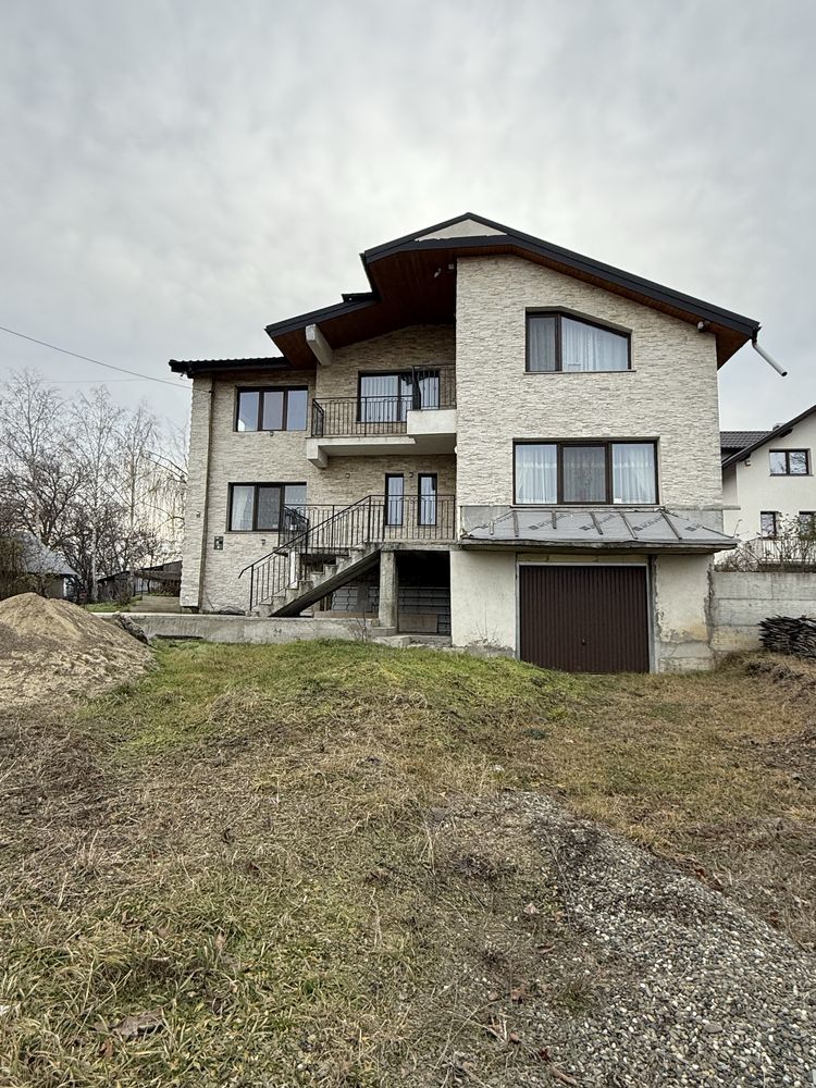 Vand Casă Vilă D+P+E la cheie cu Teren 10.000 Metri 1 Hectar