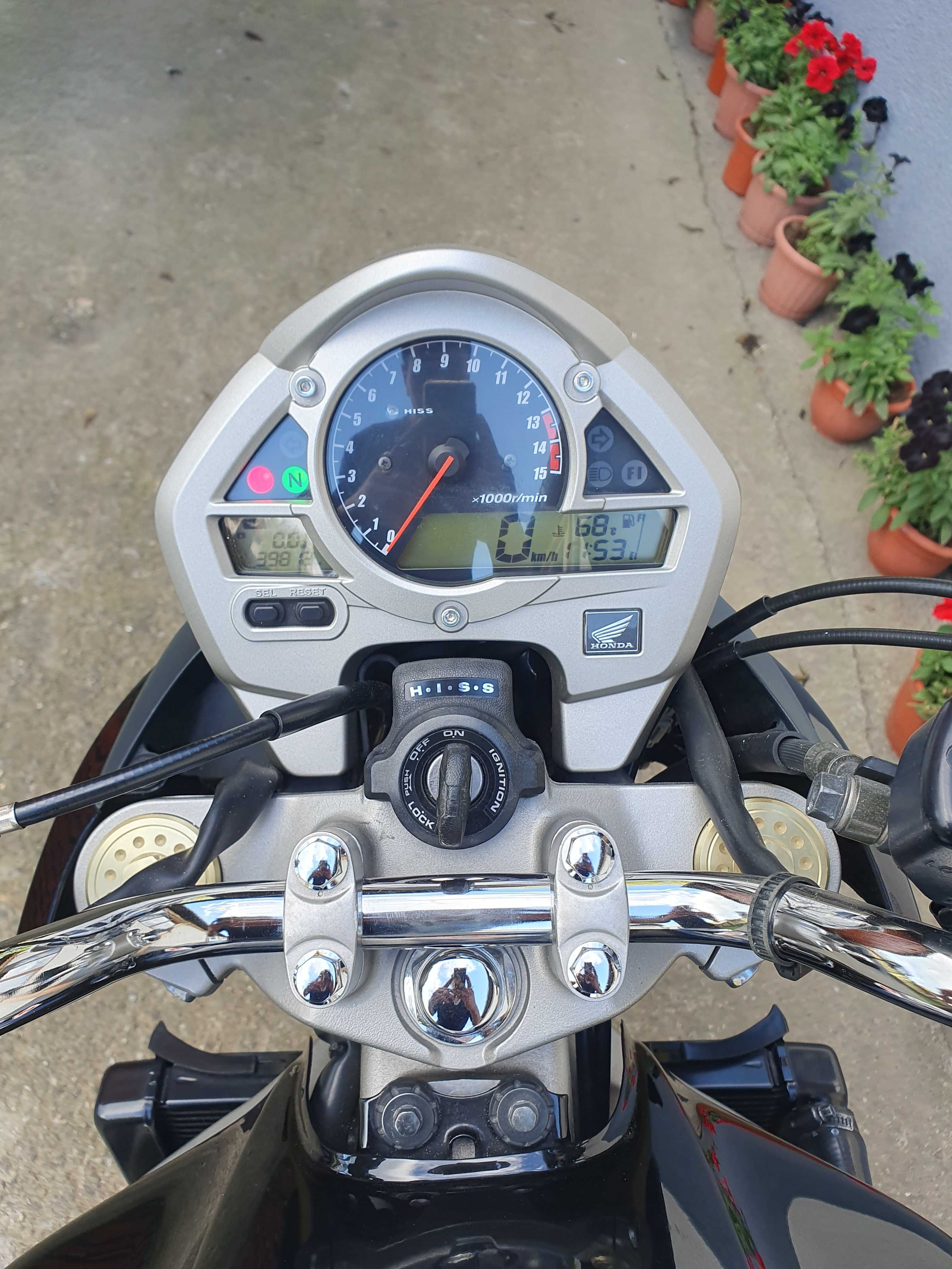 Vând Honda Hornet pc41.( nu ktm yamaha kawasaki suzuki)