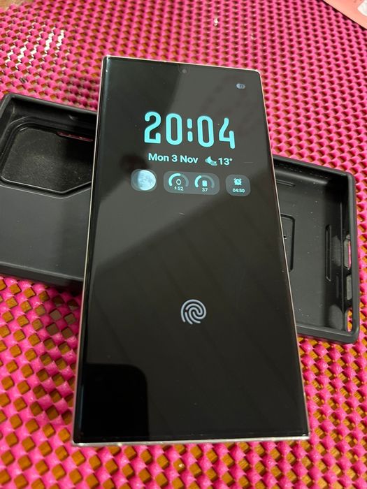 Vând Samsung S23 Ultra 512 GB