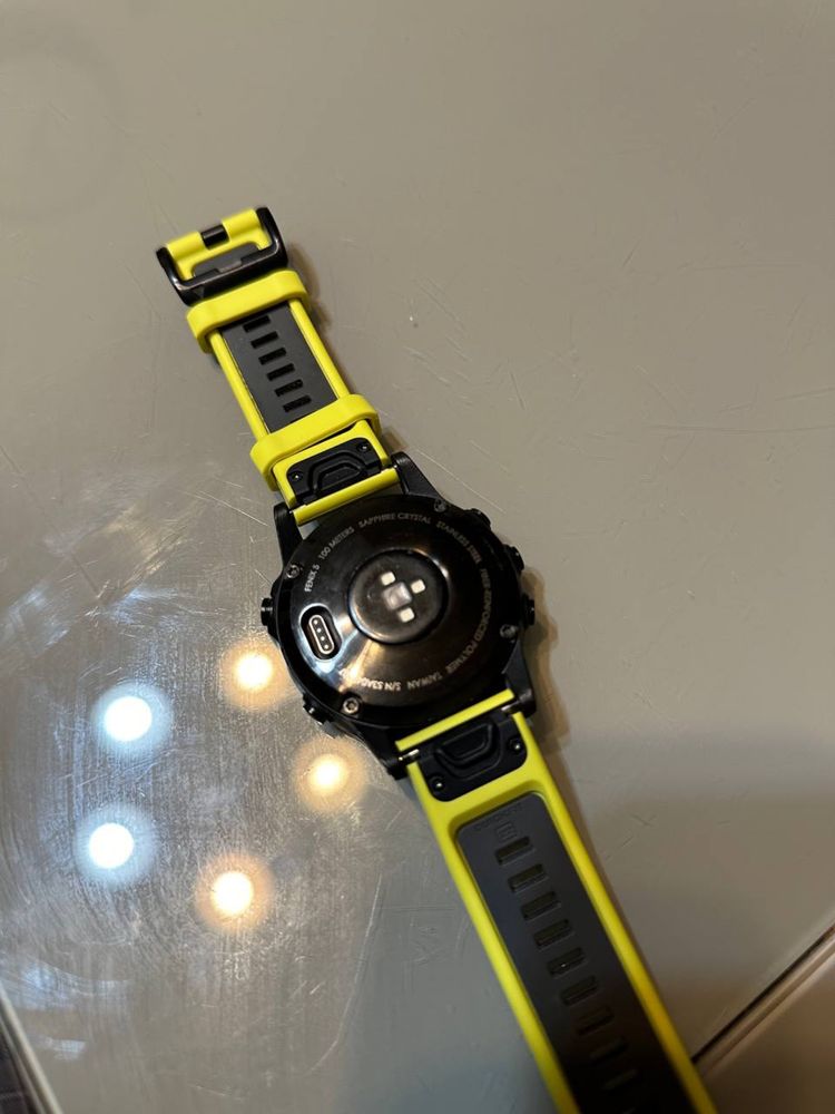 garmin fenix 5. нархини келишшамиз(в подарок 2 ремешка и зарядка)
