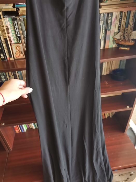 Дълга черна рокля за повод или абитуренска вечер