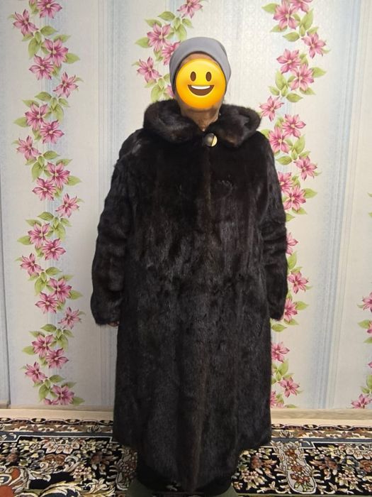 Женская норковая шуба, тёмно - коричневый цвет. В отличном состоянии.