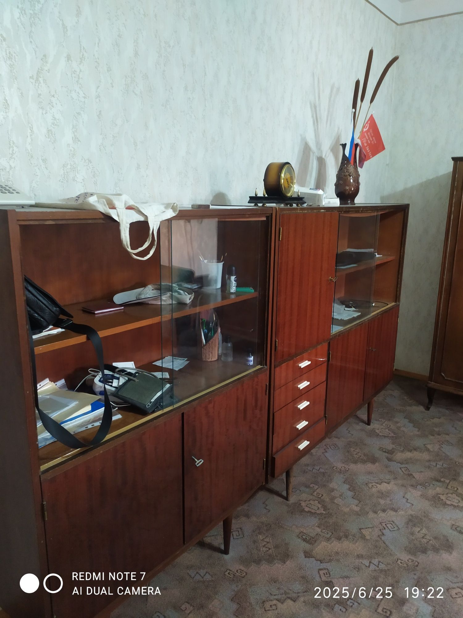 два серванта, от жилой комнаты