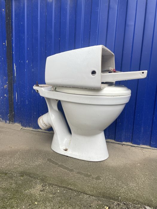 Унитаз, в хоршем состоянии и биде