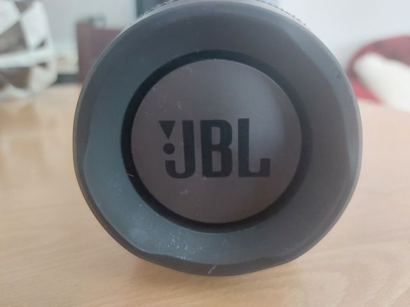 Преносима колонка JBL