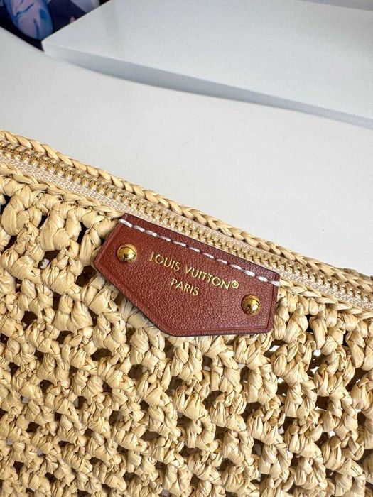 Geanta premium Louis Vuitton Hills Pochette (M14304)