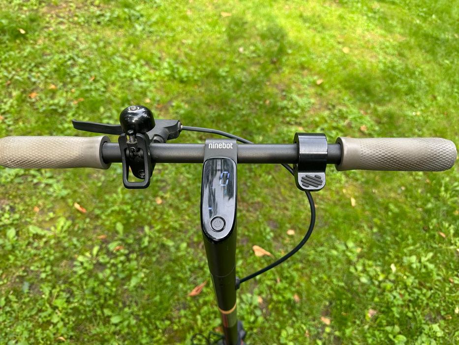 Vând trotineta electrica ninebot