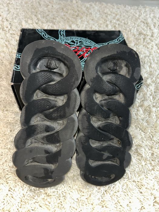 Versace chain reaction