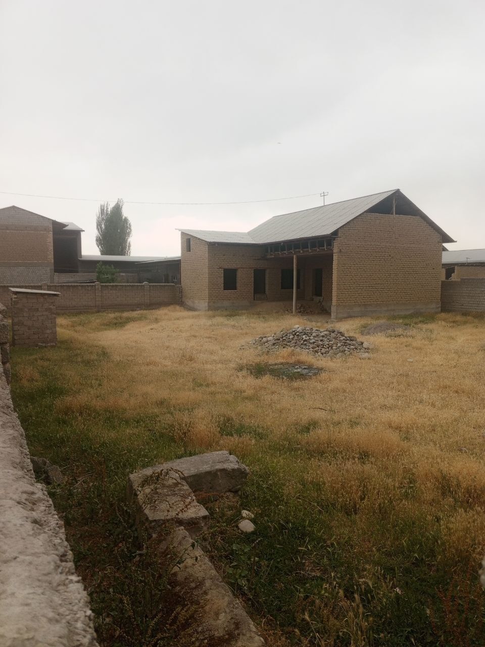 Срочно продаю коробку дом, 10 соток. М.Ф.И. Саидрасул., от кольцевой