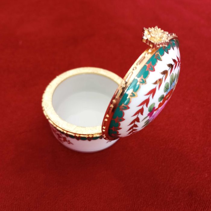 Керамична кутийка за бижута с обков