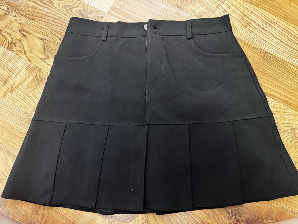 Короткая, черная, тенисная, школьная юбка с шортами