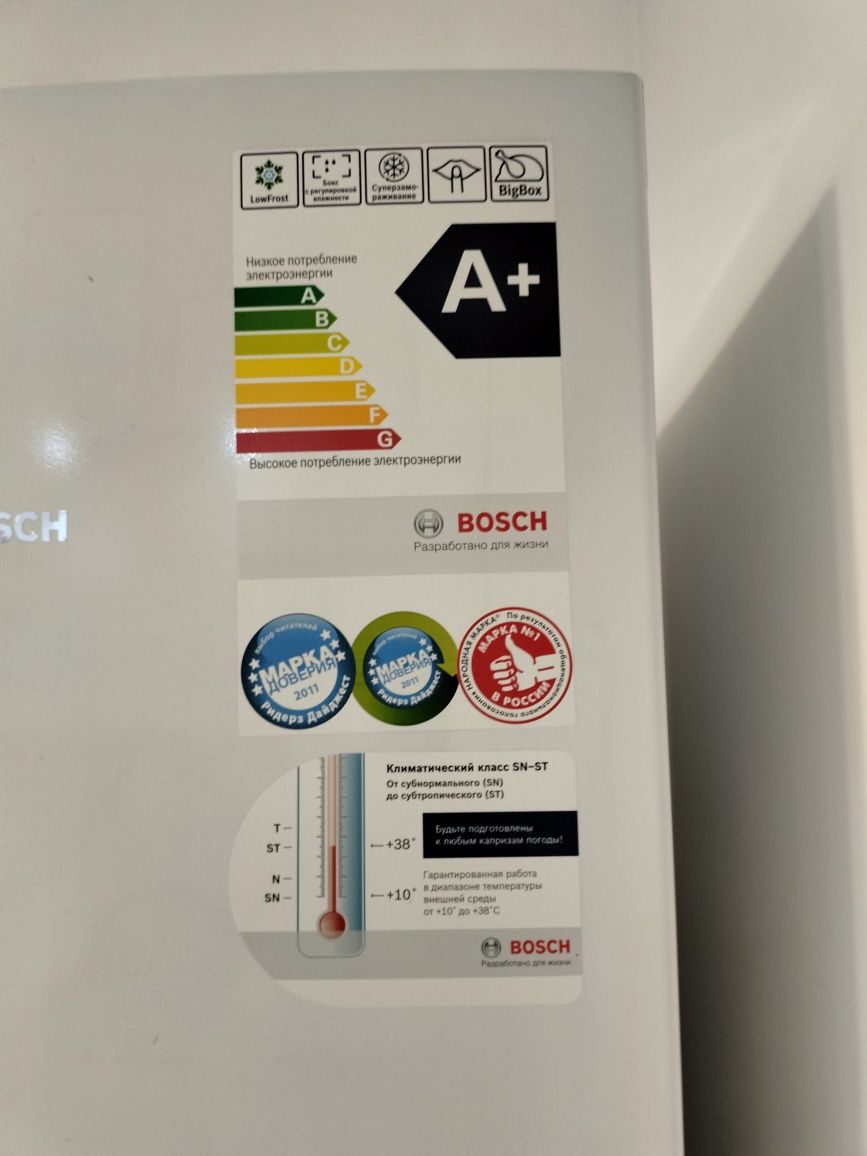 Продам двухкамерный холодильник Bosch