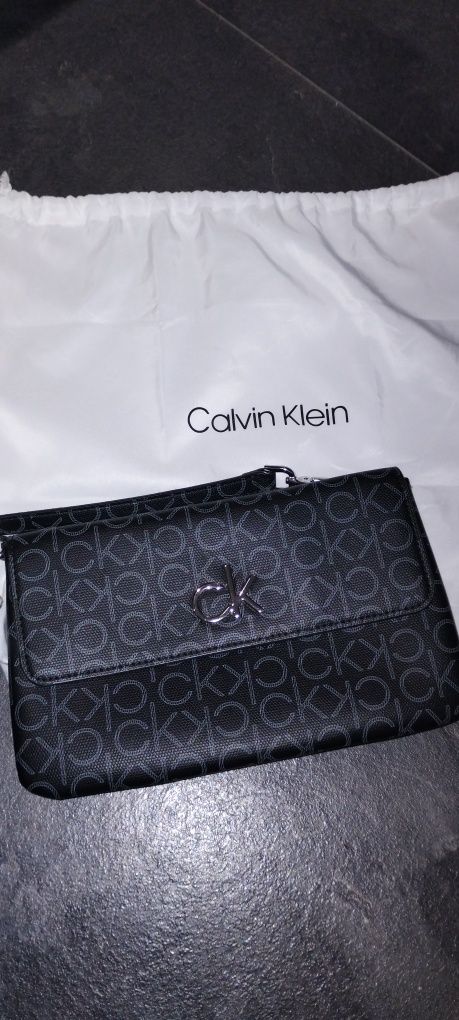 Vând geanta dama Calvin Klein