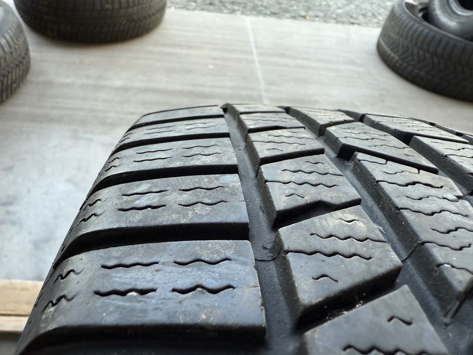 4бр. КАТО НОВИ Зимни Гуми 205/60R/16 -CONTINENTAL- DOT:0323- 7.9м+6.3м