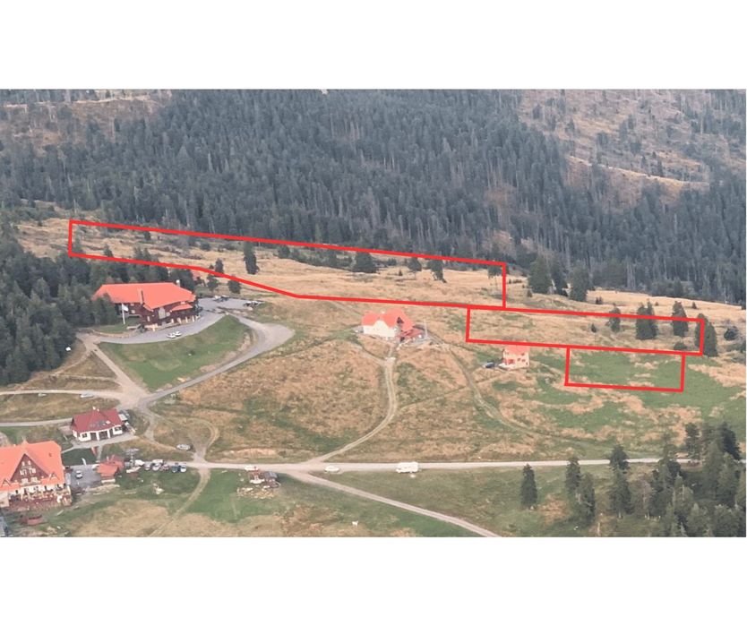 Terenuri panoramice în stațiunea Harghita Mădăraș lângă pârtia de schi