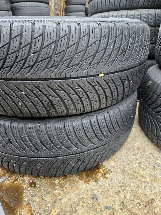 2бр. 235 60 18 Michelin зимни.