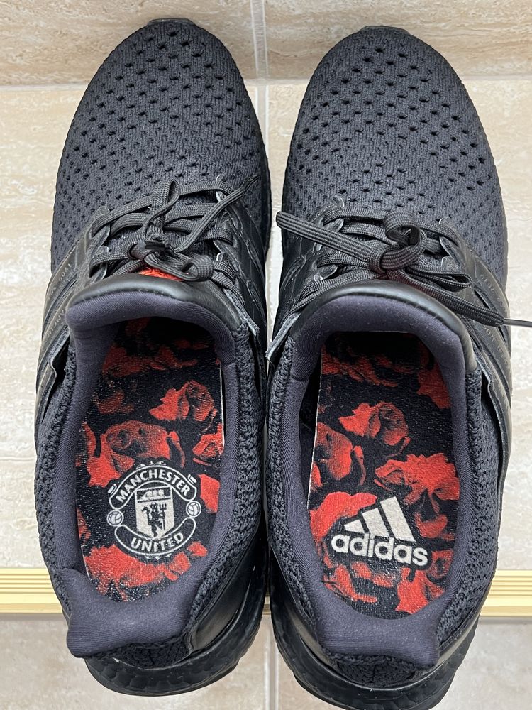 Adidas Ultraboost x Manchester United EG8088