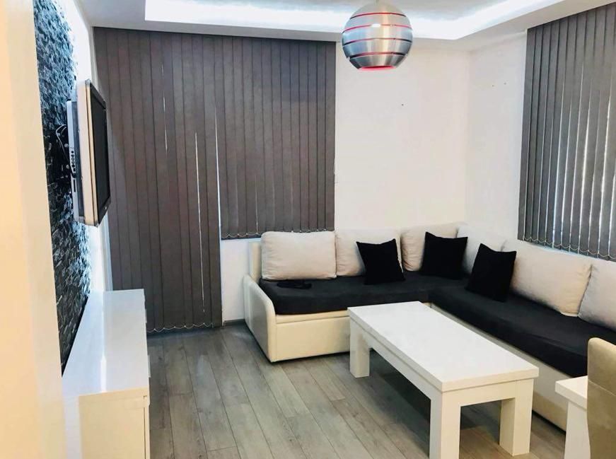 Дава се под наем Двустаен апартамент в Пловдив, Въстанически - 50 кв.м за 375 € - Снимка #1