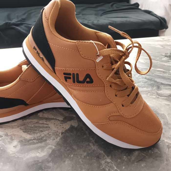 Adidași Fila mărime 40