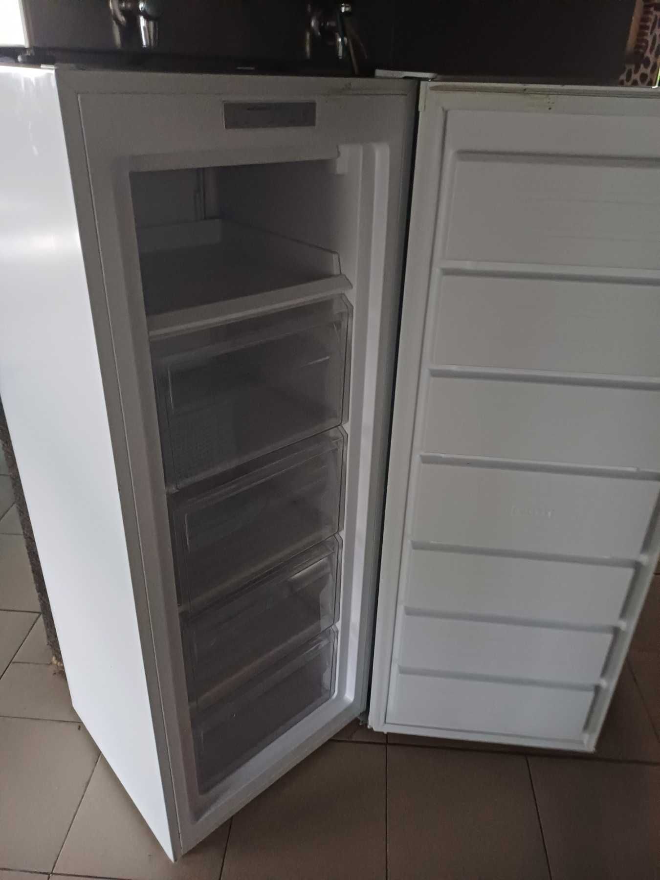 Продава търговско оборудване за заведение