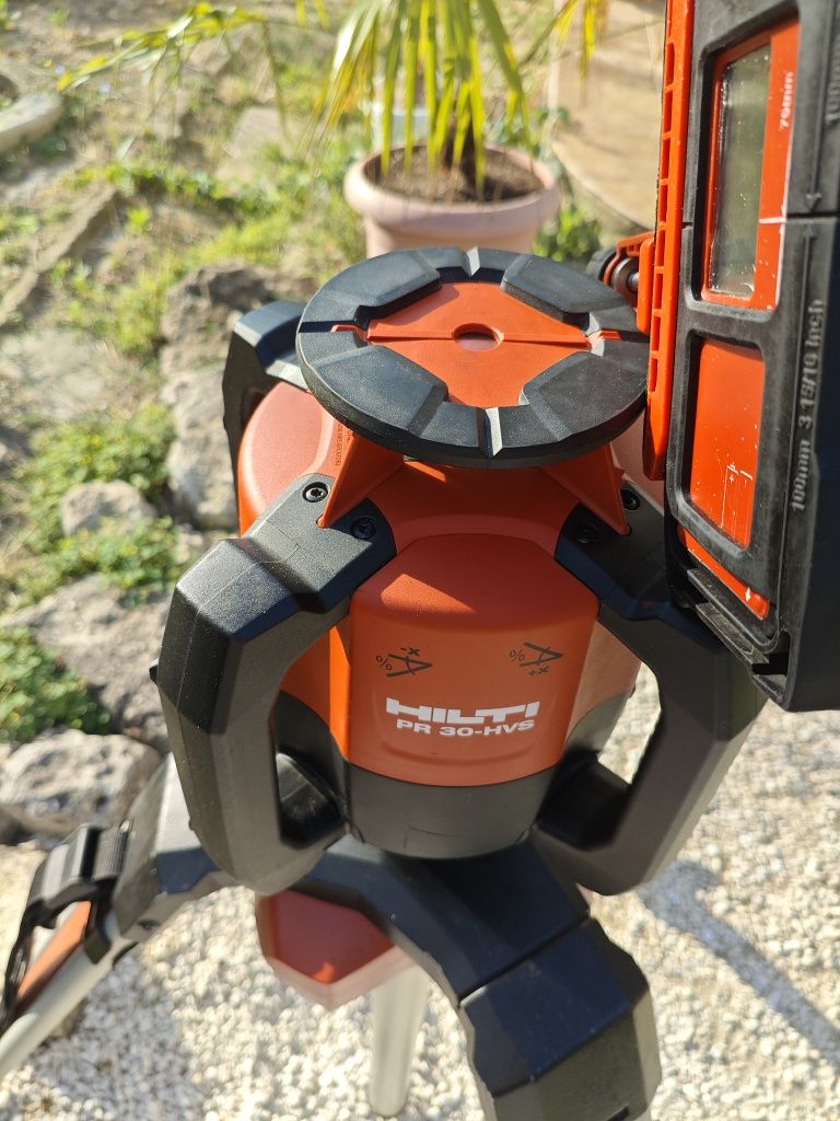 Hilti PR 30 HVS + PRA 90 - Ротационен лазерен нивелир + Тринога