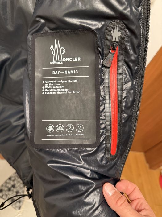 Moncler - пухенка с махащи се ръкави (оригинал)