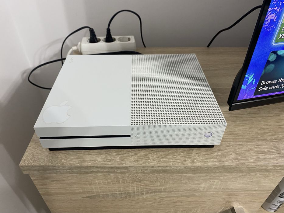 Xbox one s 1tb cu gta 5