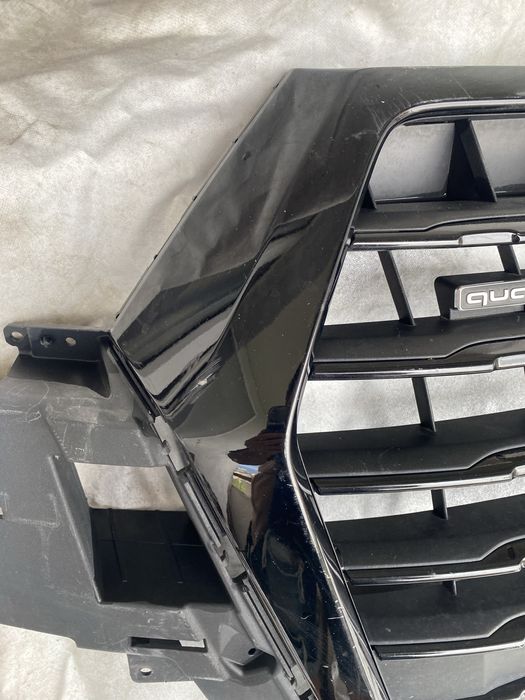 ОРИГИНАЛНА Решетка/Маска за AUDI Q7